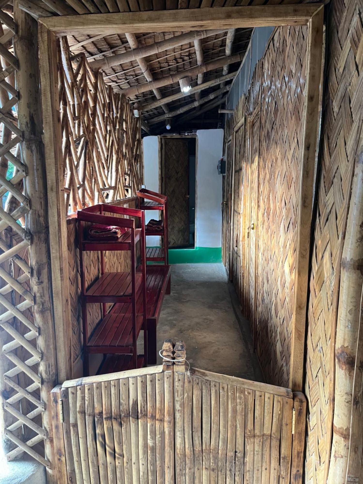Bamboo Nest Beachfront Puerto Princesa Екстериор снимка